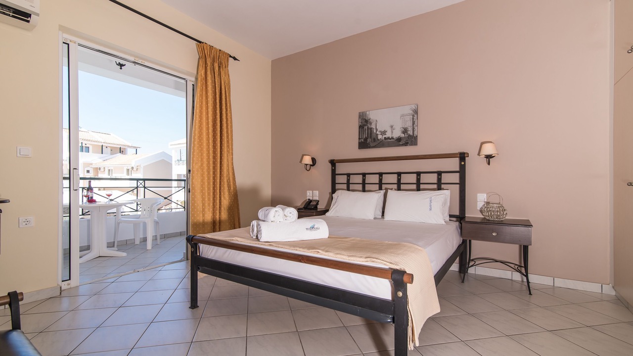 Photo of Bedroom in Neromilos