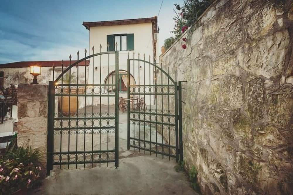 Photo of Outdoor in Makhairoi