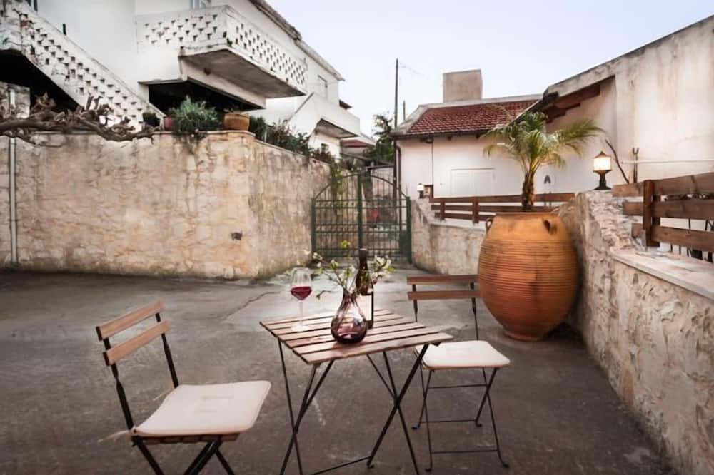 Photo of Patio Balcony in Makhairoi