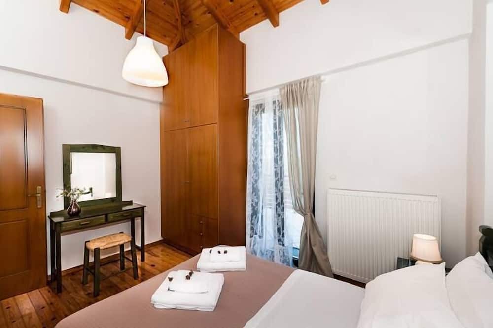 Photo of Bedroom in Makhairoi