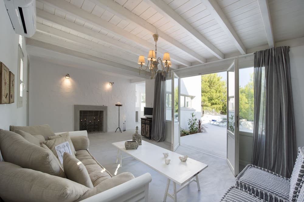 Photo of Bedroom in Votsi