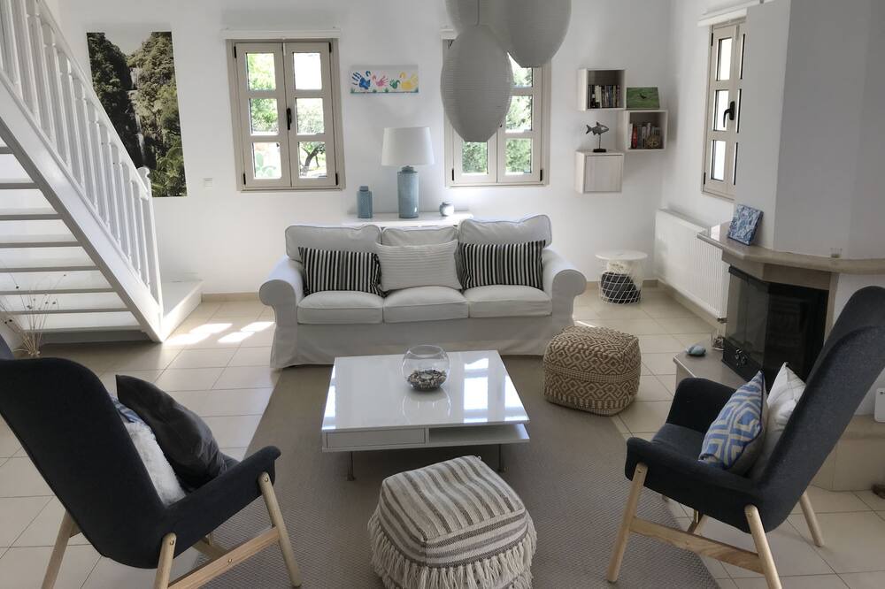 Photo of Livingroom in Lardos