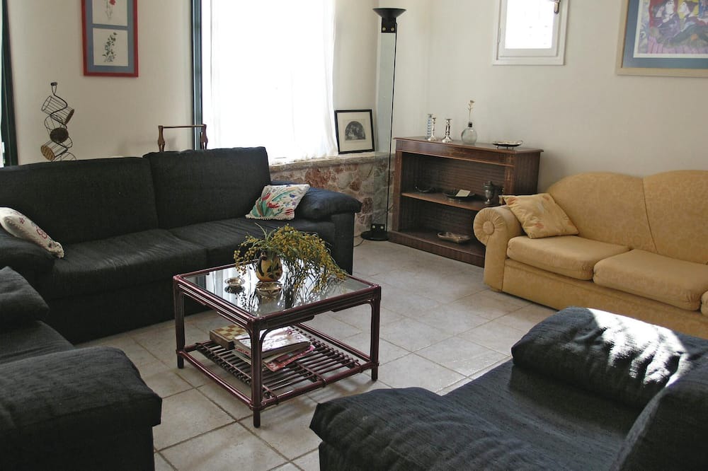 Photo of Bedroom in Kandia