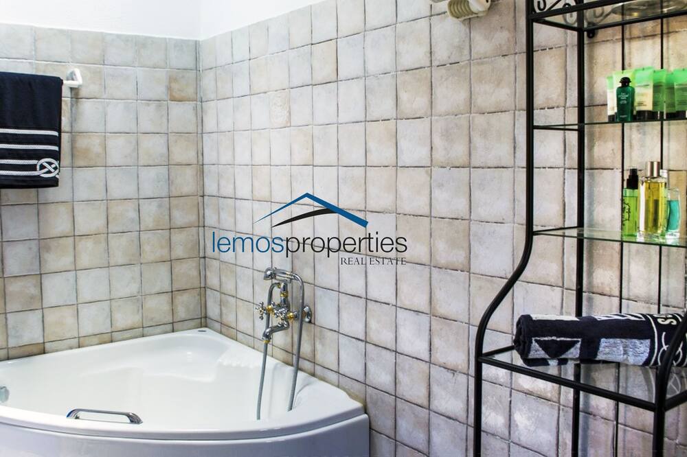 Photo of Bathroom in Ioulida