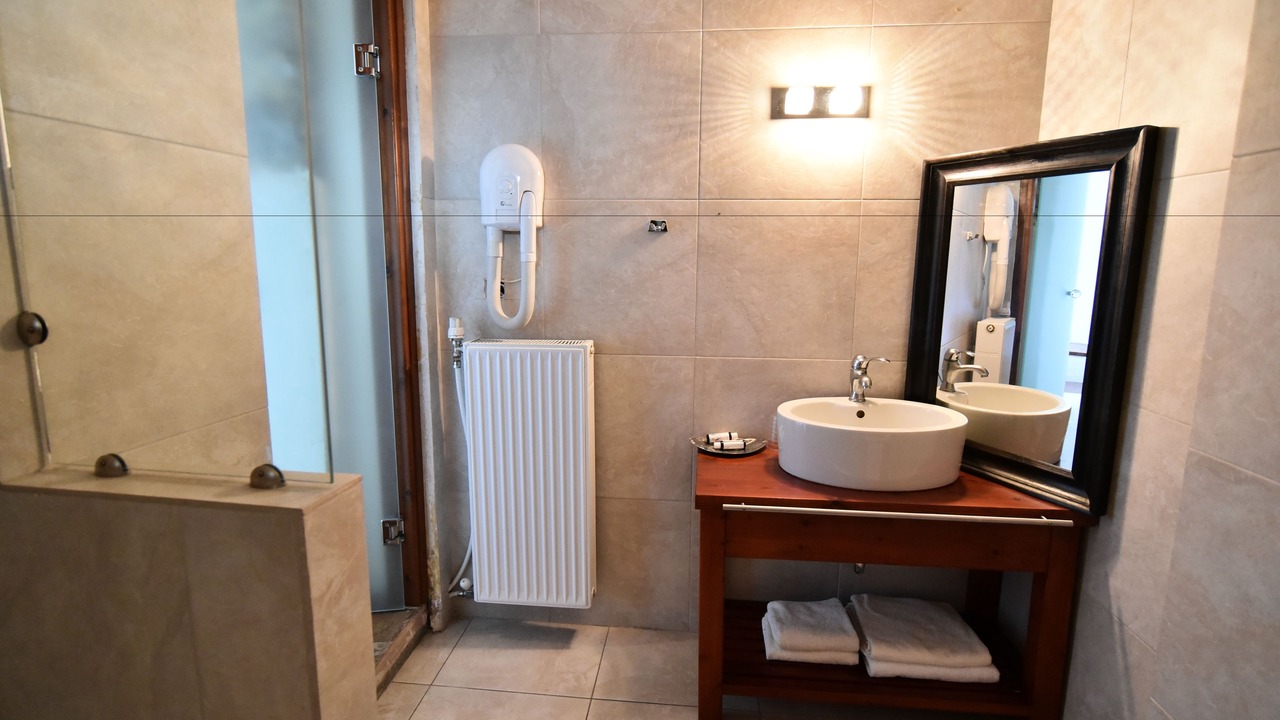 Photo of Bathroom in Mesoropi