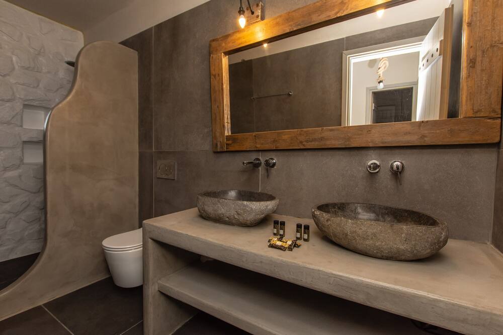 Photo of Bathroom in Maragas