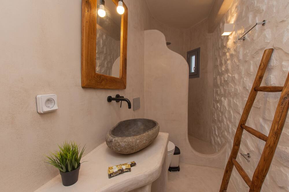Photo of Bathroom in Maragas