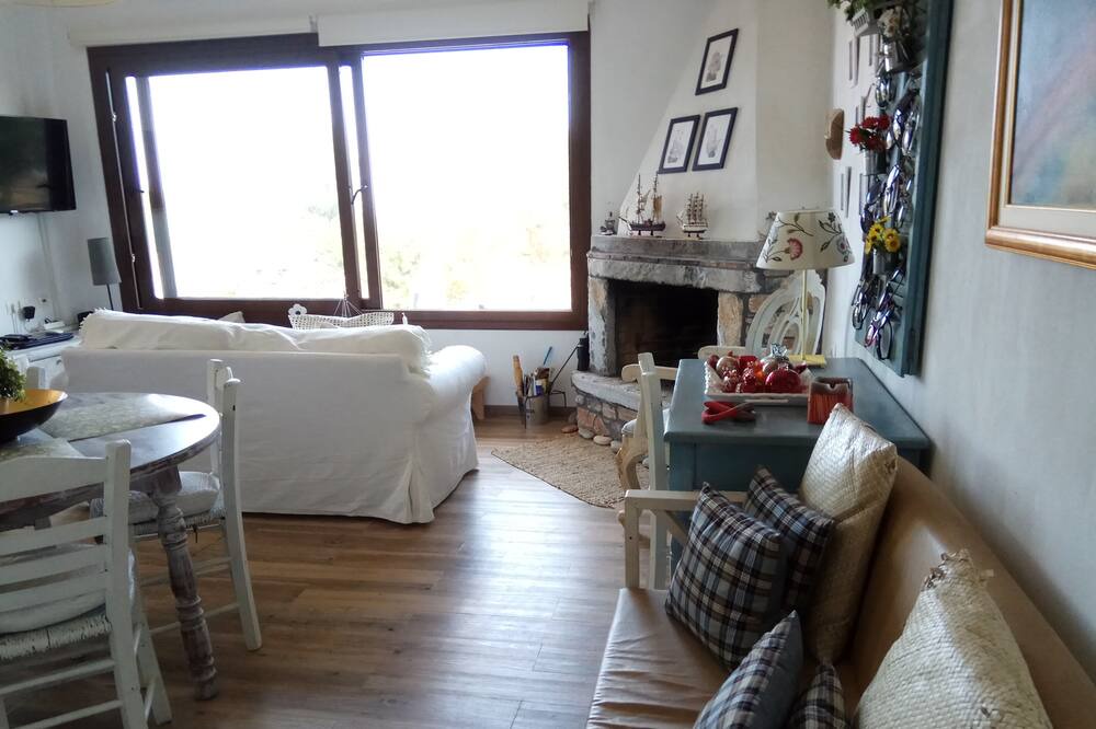 Photo of Livingroom in Moutsouna