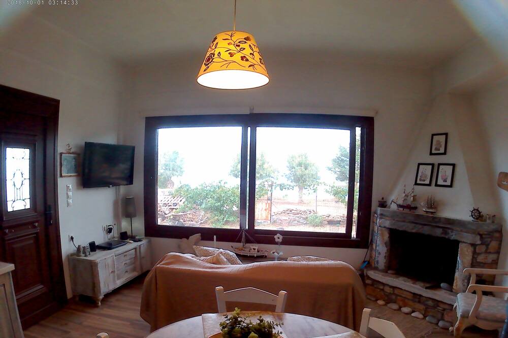 Photo of Livingroom in Moutsouna