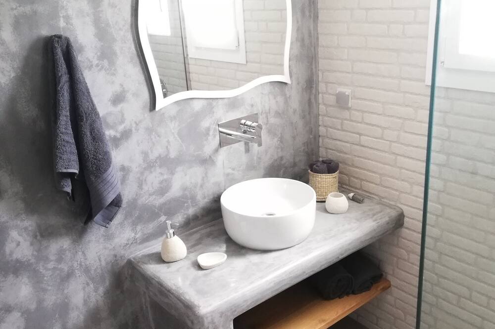 Photo of Bathroom in Glastros