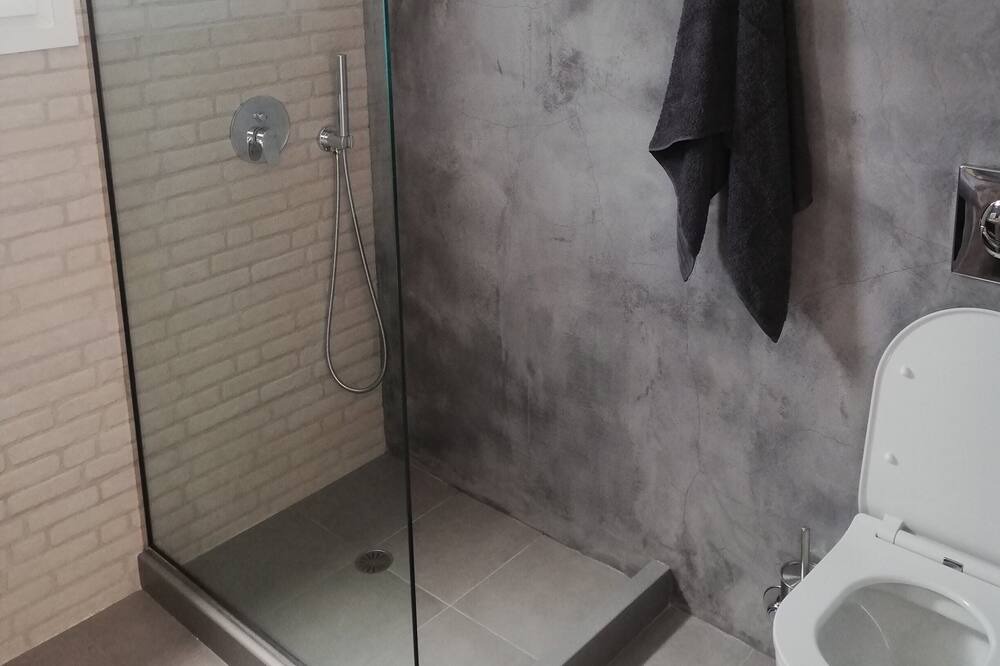 Photo of Bathroom in Glastros
