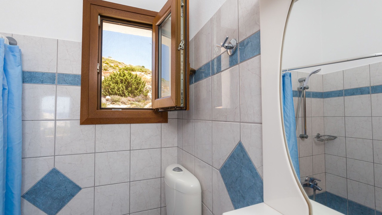 Photo of Bathroom in Donoussa