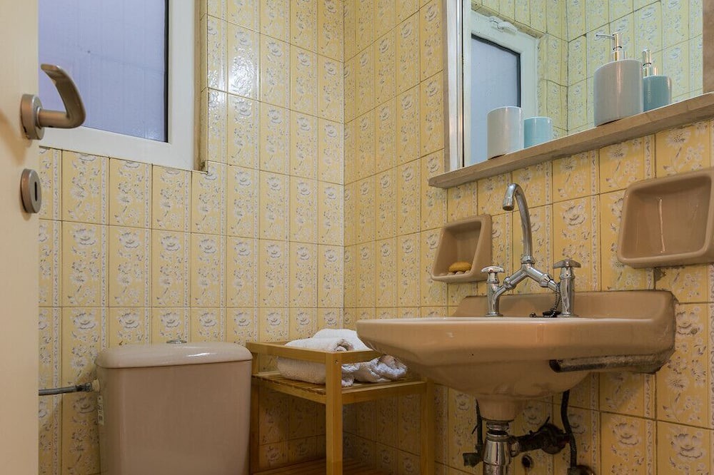 Photo of Bathroom in Mets
