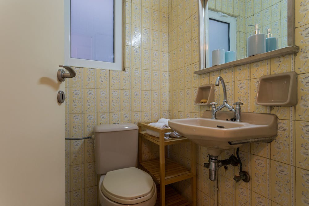 Photo of Bathroom in Mets