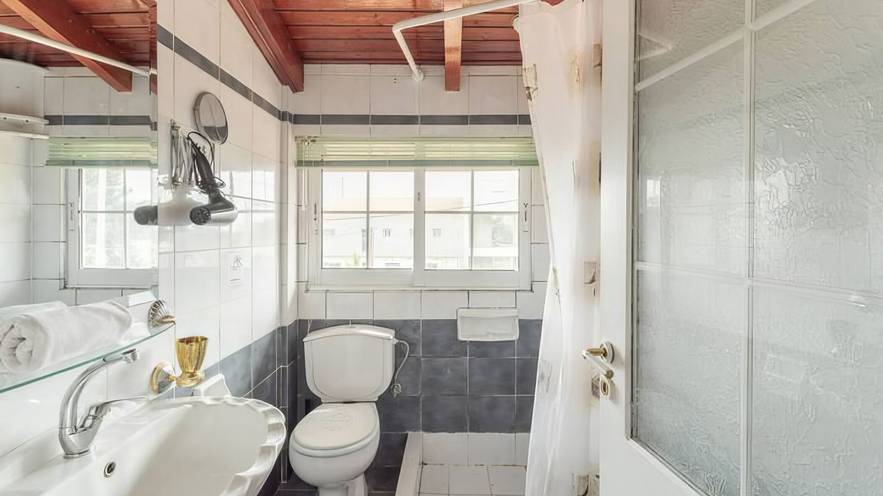 Photo of Bathroom in Mati