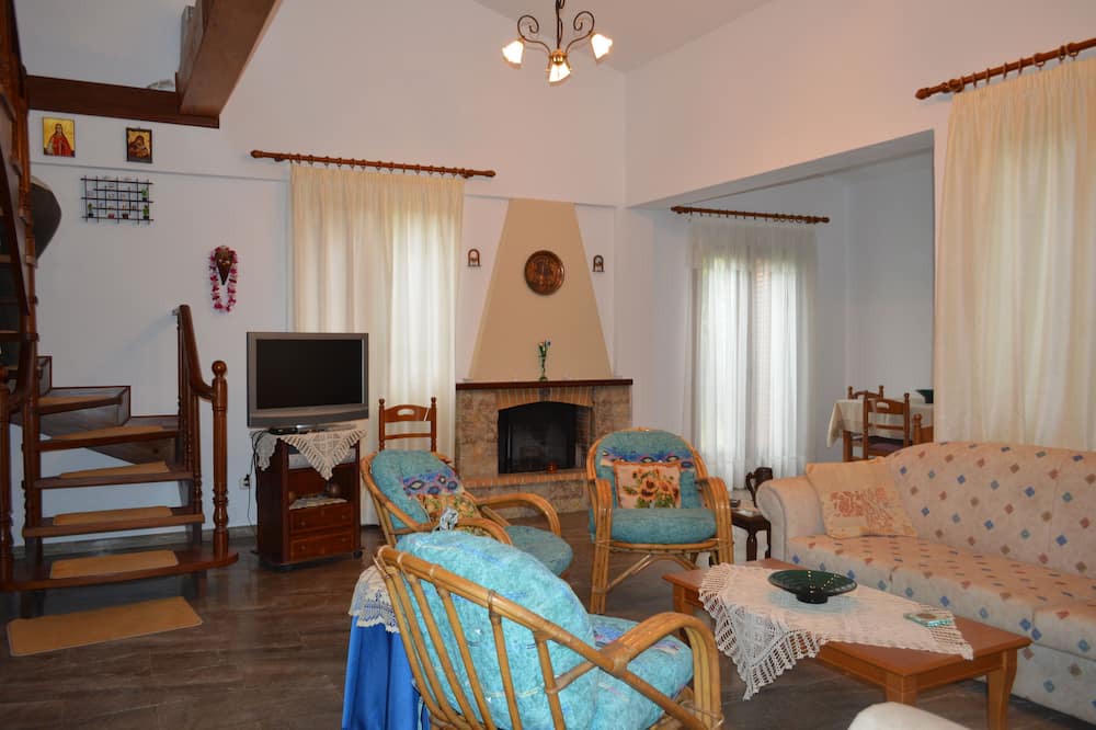 Photo of Livingroom in Alikianos
