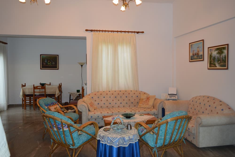 Photo of Livingroom in Alikianos