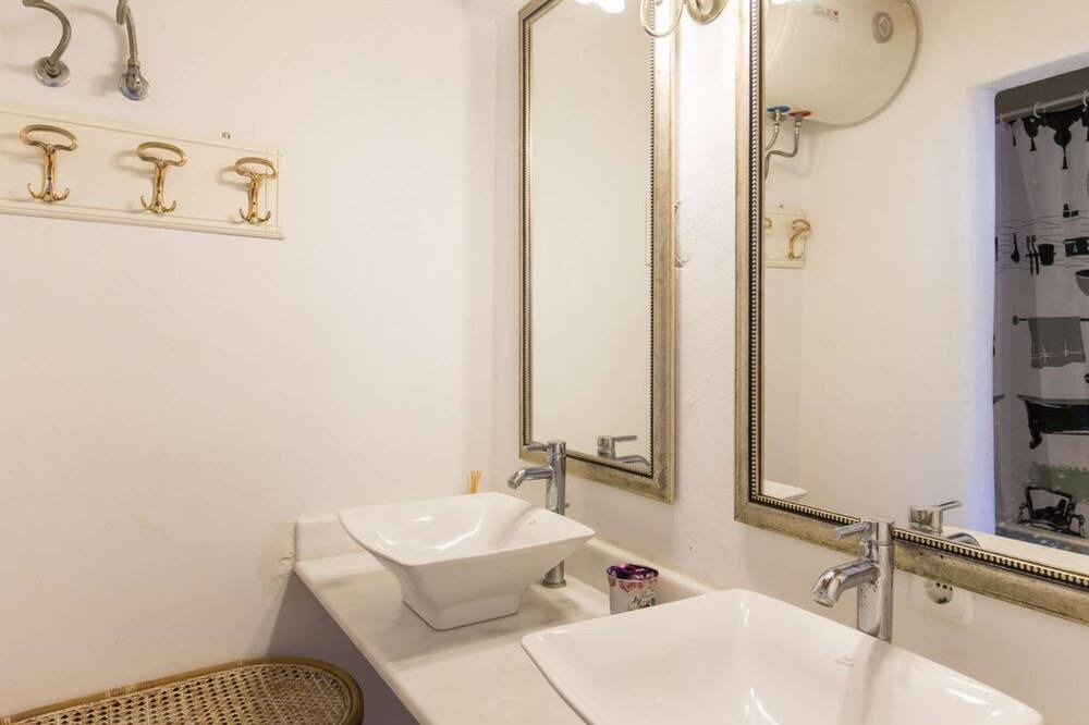 Photo of Bathroom in Houlakia