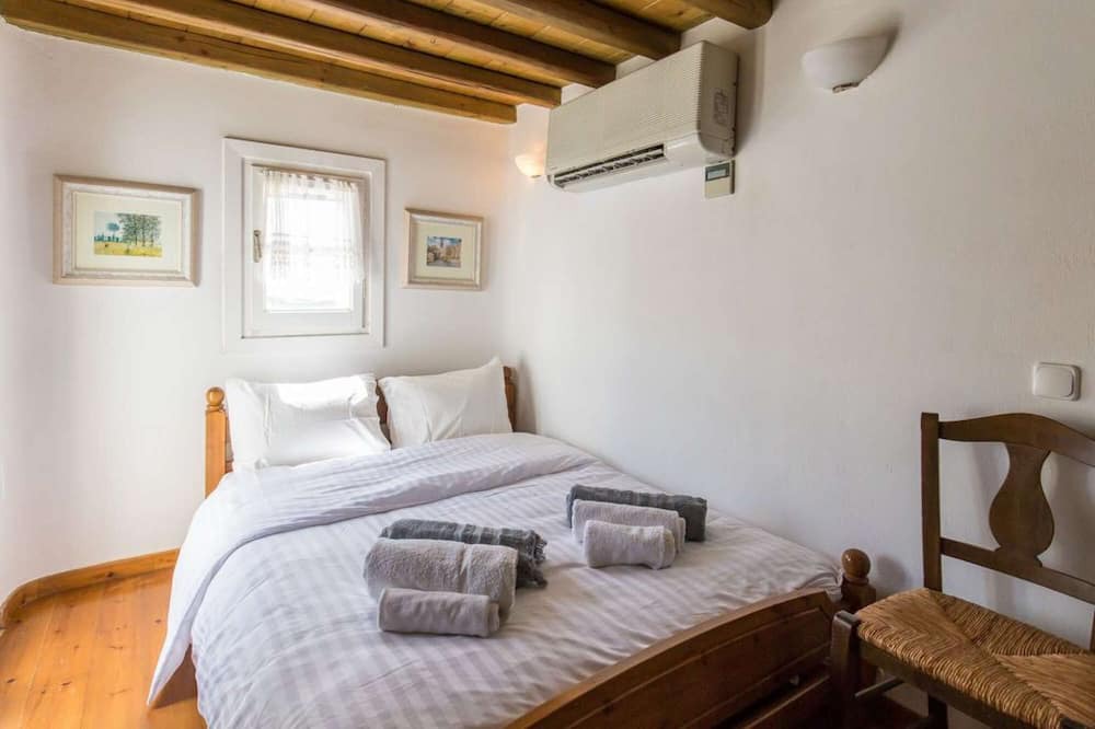Photo of Bedroom in Houlakia