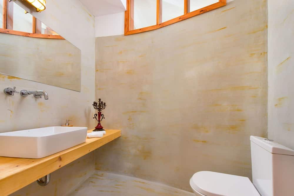 Photo of Bathroom in Ialyssos
