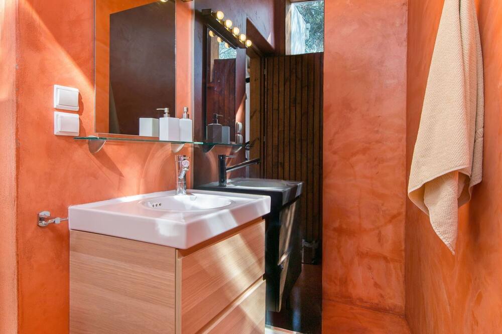 Photo of Bathroom in Ialyssos
