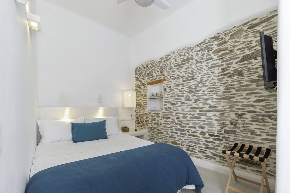 Photo of Bedroom in Paleopolis
