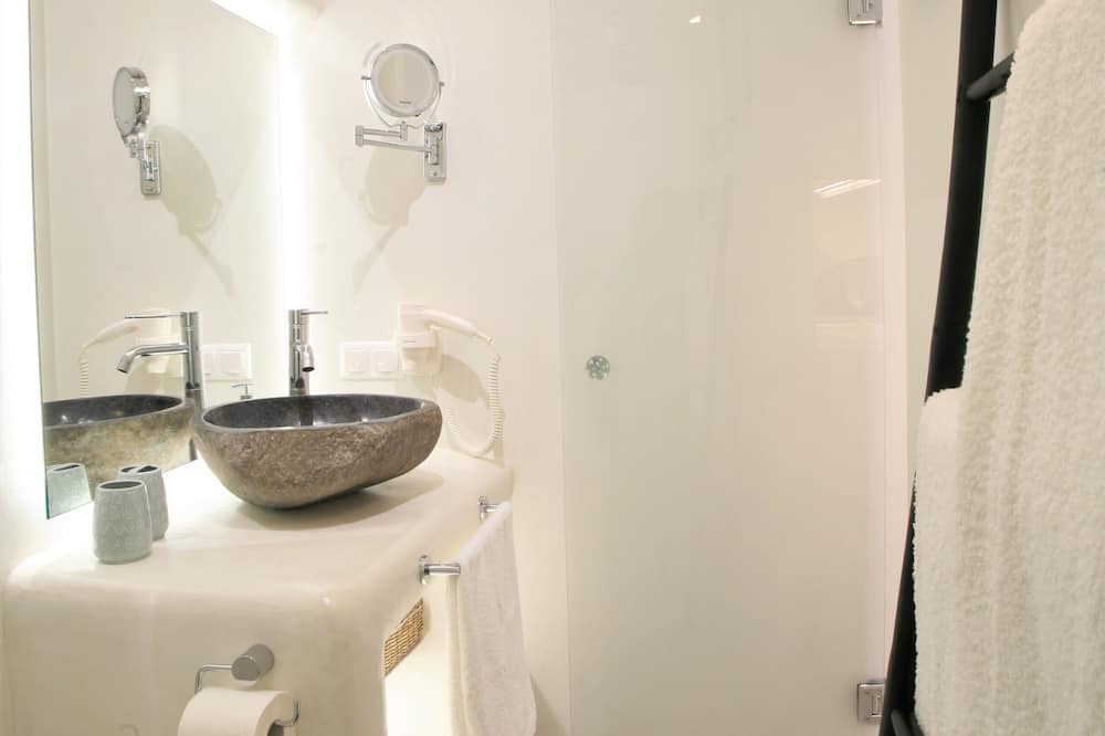 Photo of Bathroom in Paleopolis
