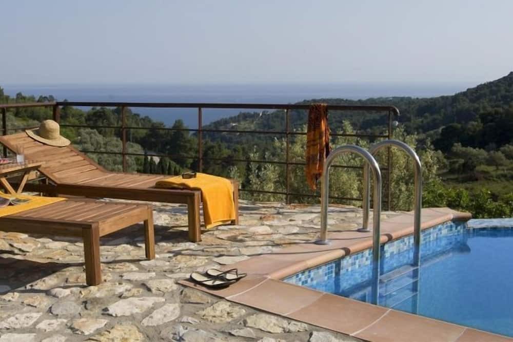 Photo of Outdoor in Votsi