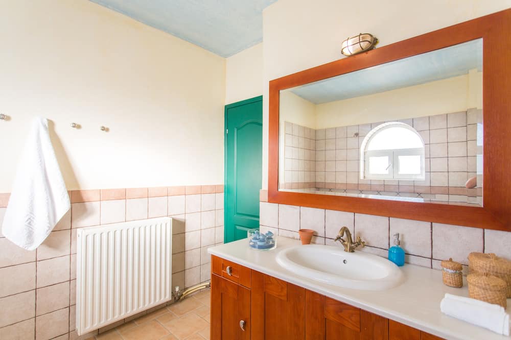 Photo of Bathroom in Schinias
