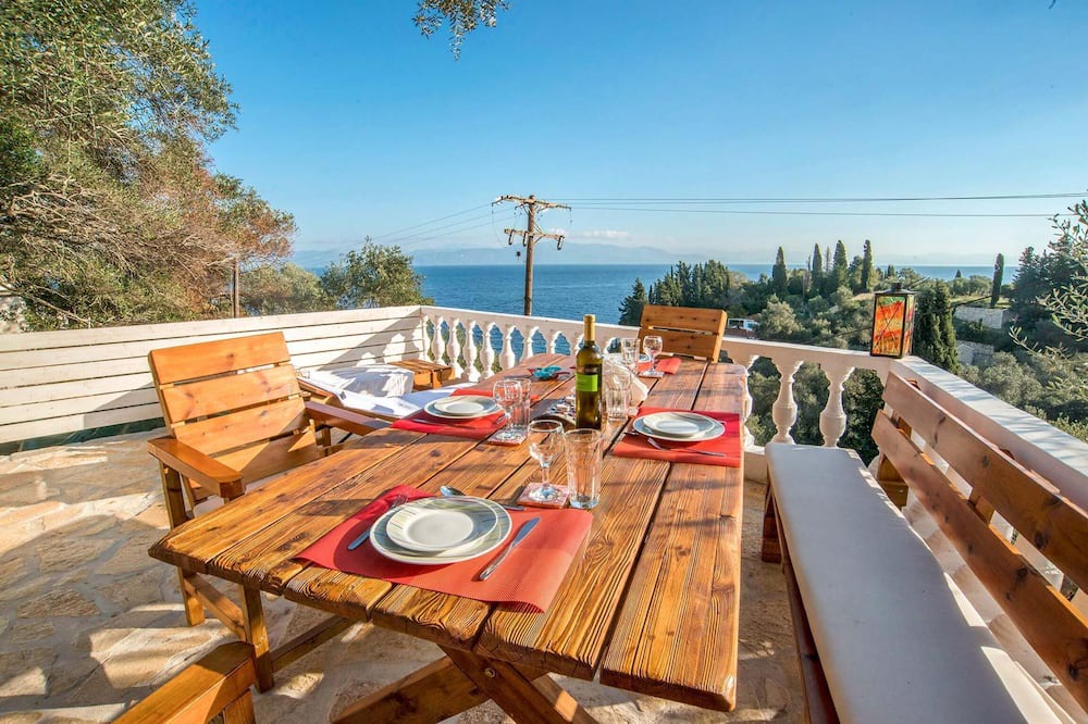 Photo of Patio Balcony in Longos