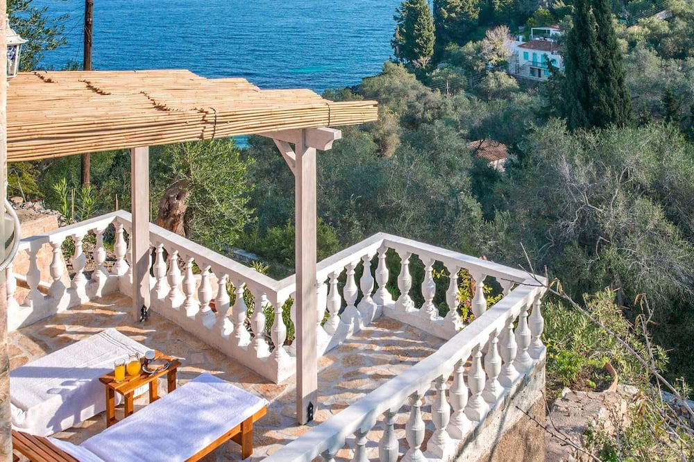 Photo of Patio Balcony in Longos