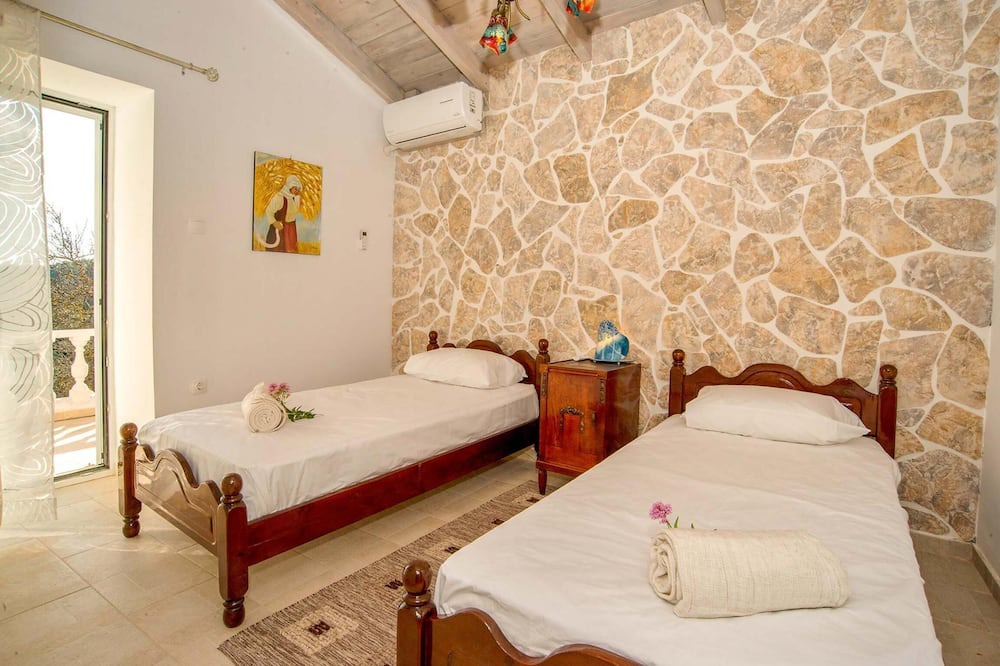 Photo of Bedroom in Longos