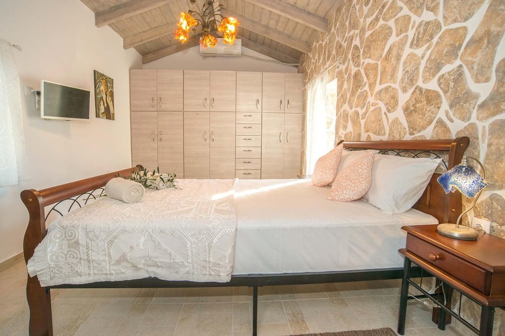 Photo of Bedroom in Longos