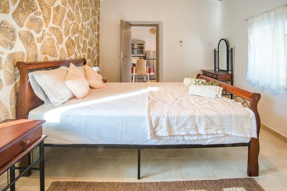 Photo of Bedroom in Longos