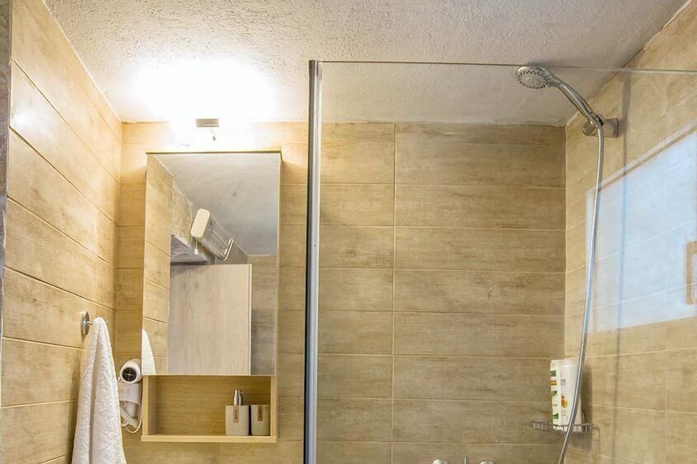Photo of Bathroom in Longos