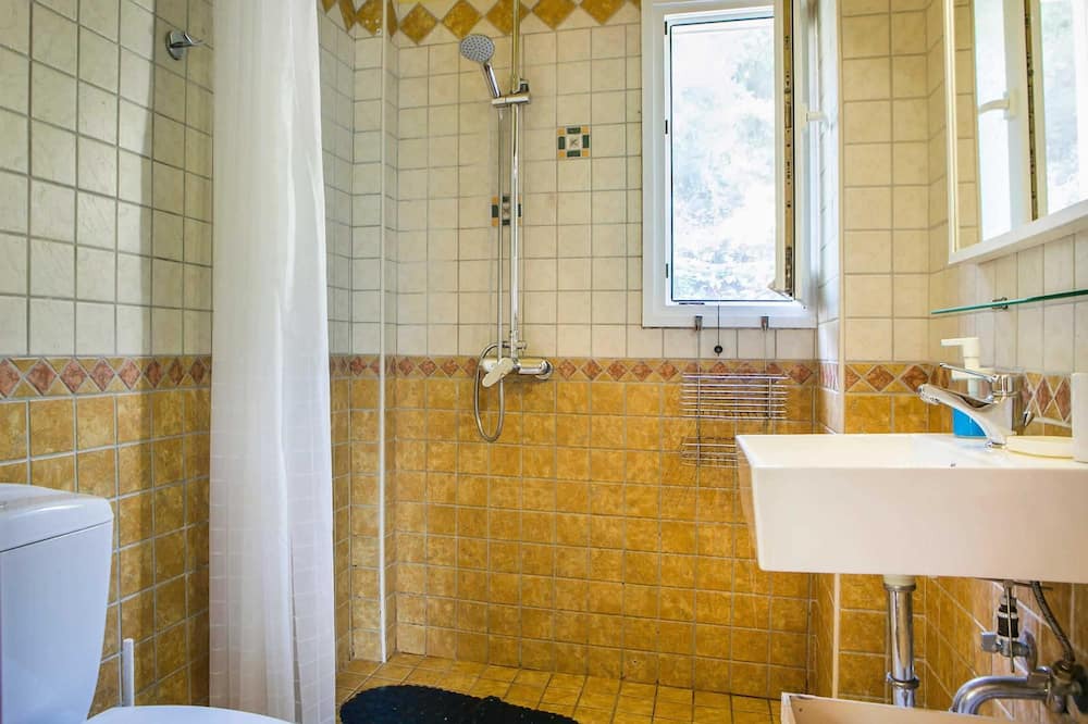 Photo of Bathroom in Mikros Gialos