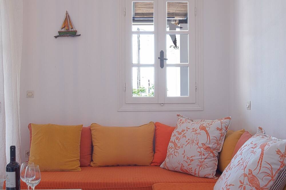 Photo of Livingroom in Ampelas