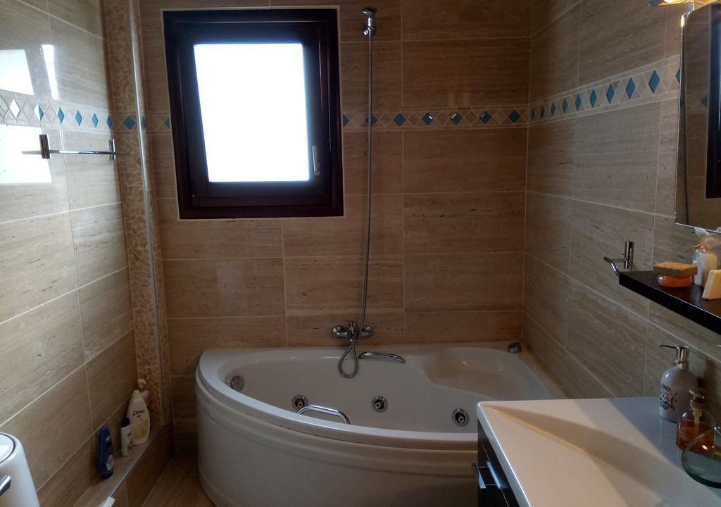 Photo of Bathroom in Alli Meria