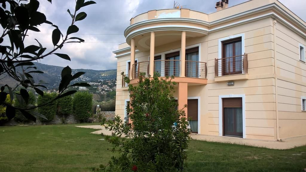 Photo of Outdoor in Alli Meria