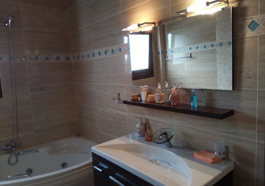 Photo of Bathroom in Alli Meria
