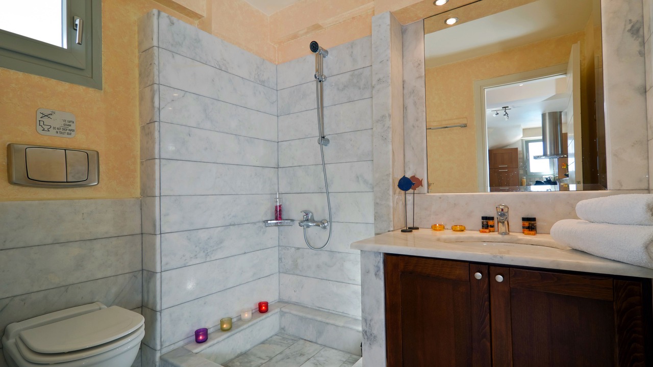 Photo of Bathroom in Longos