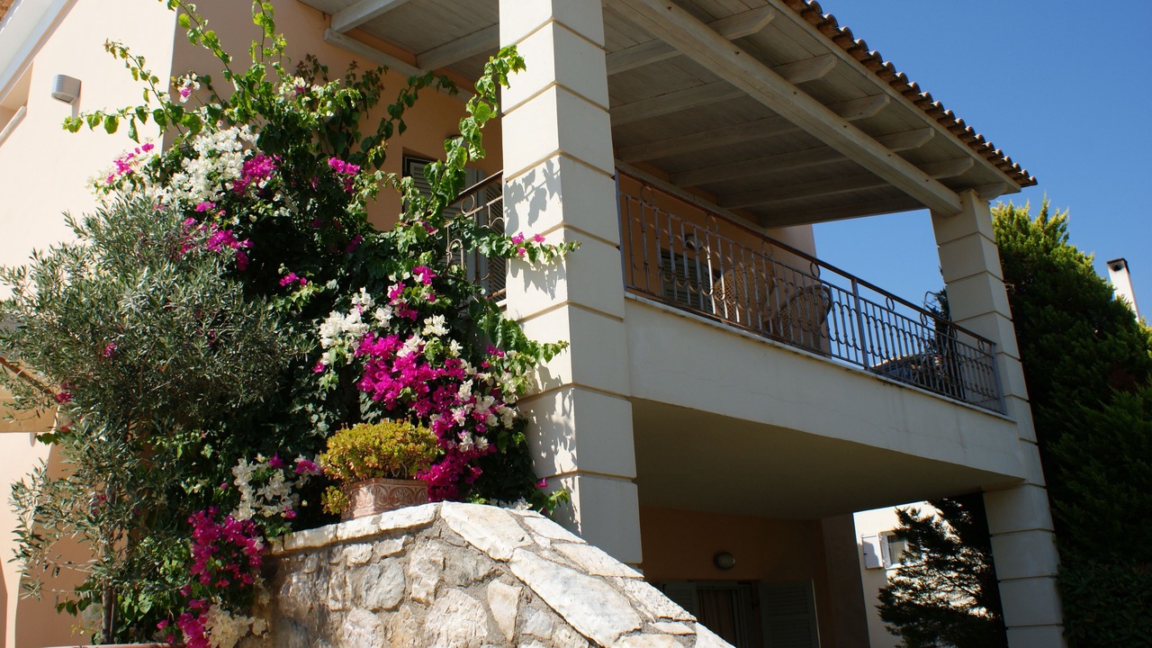 Photo of Patio Balcony in Longos