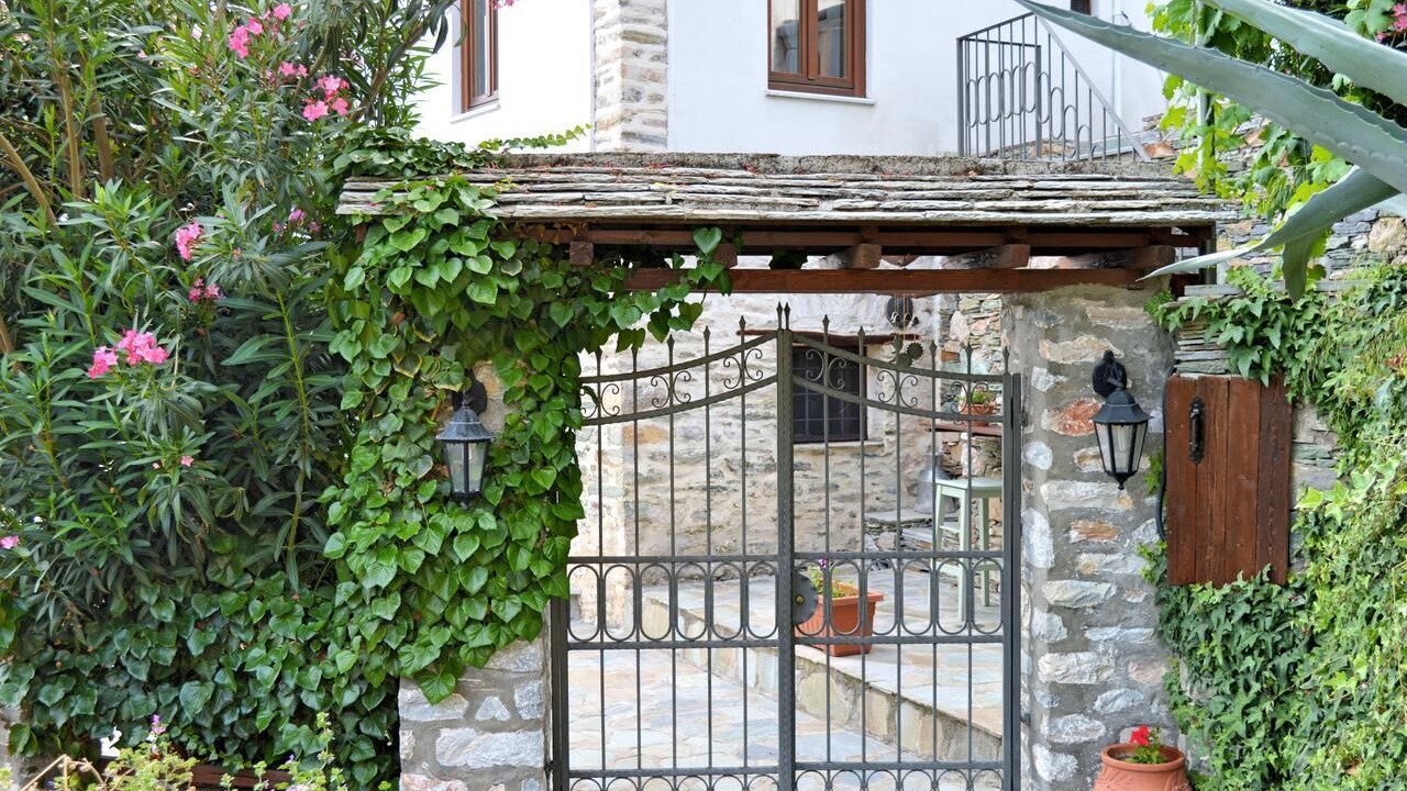 Photo of Patio Balcony in Makrynitsa