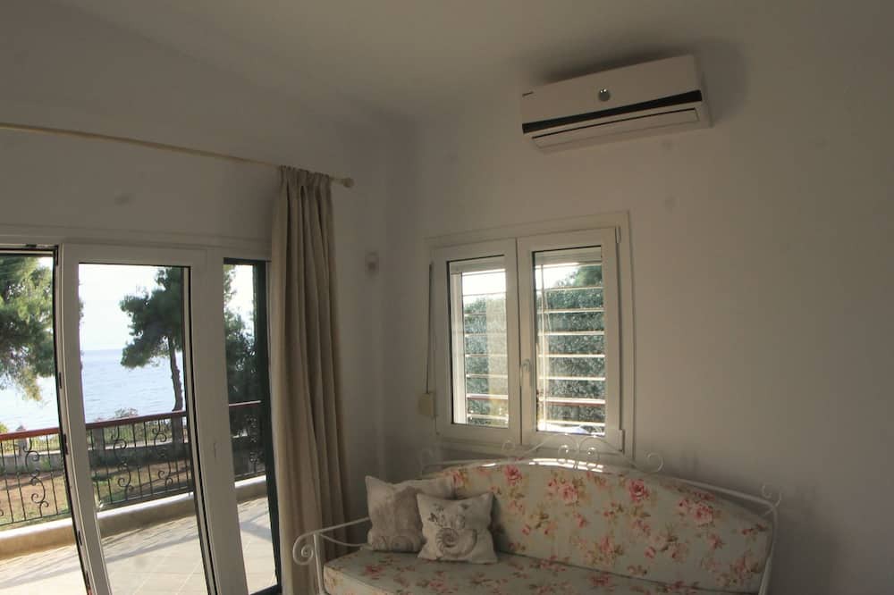 Photo of Livingroom in Elia Nikitis