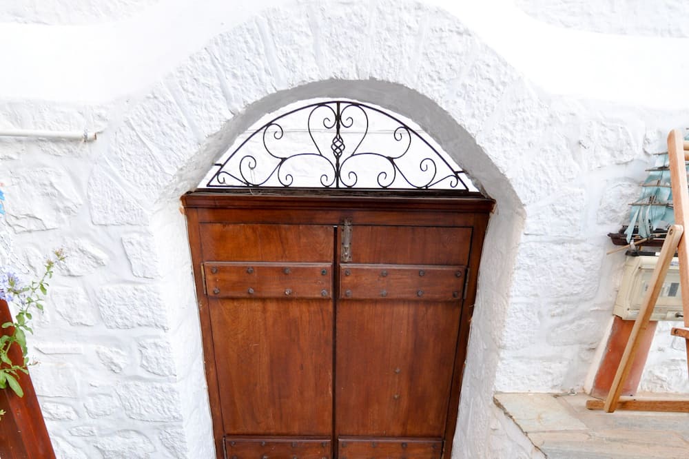 Photo of Others in Hydra