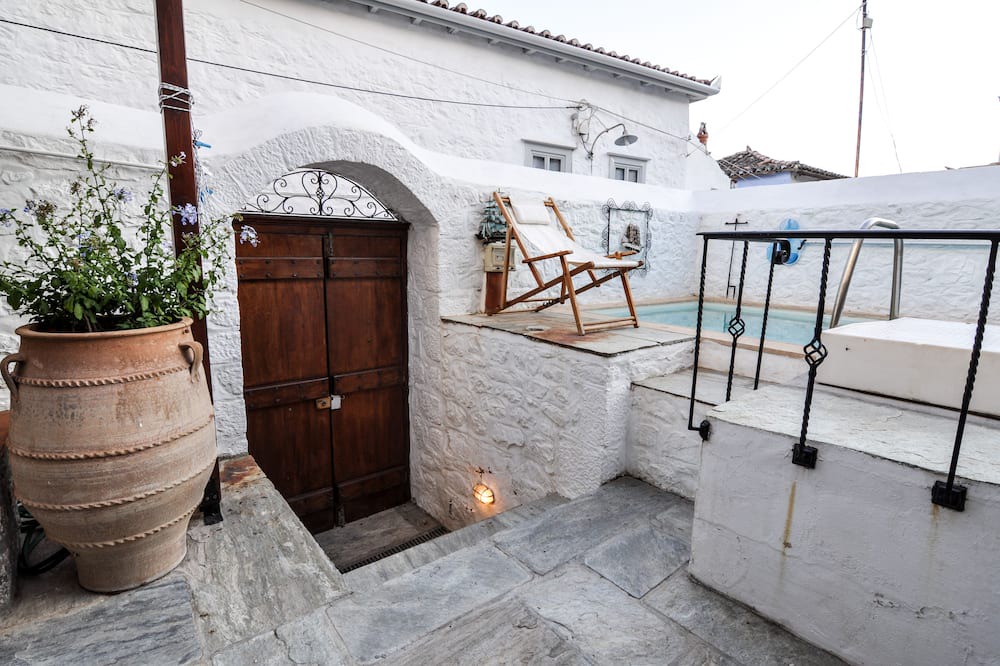 Photo of Others in Hydra