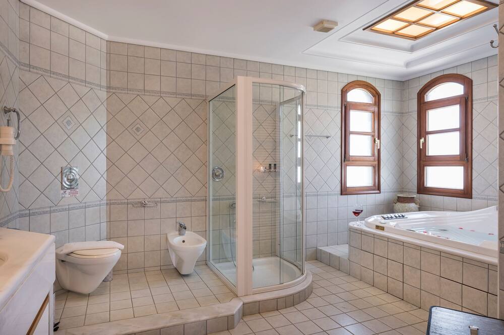 Photo of Bathroom in Maleme