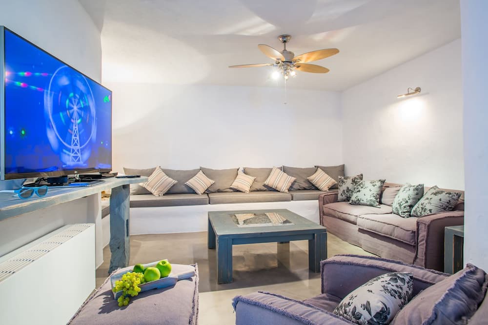 Photo of Livingroom in Chrissi Akti