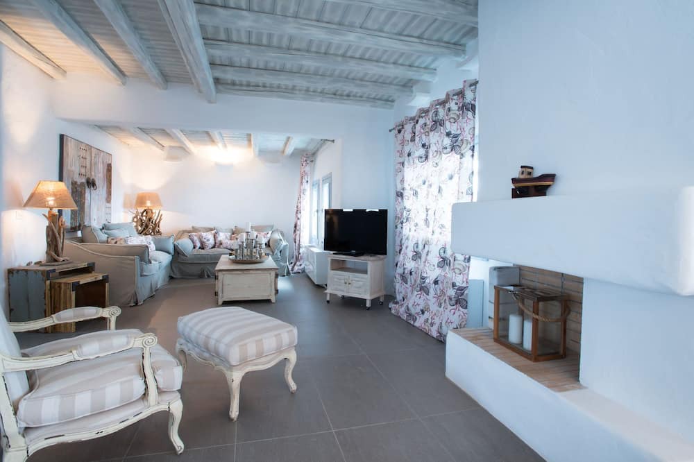 Photo of Livingroom in Chrissi Akti