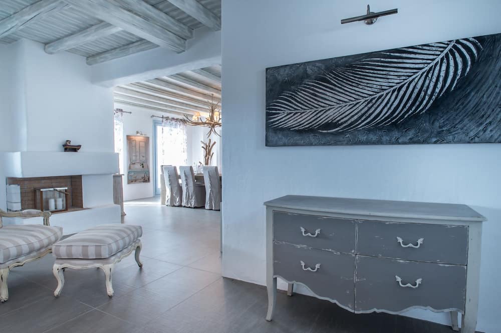 Photo of Livingroom in Chrissi Akti